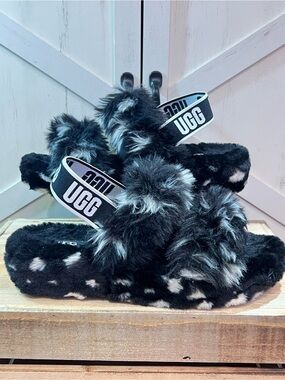 UGG Women's Oh Yeah Spots sandals  black and white faux fur spotted pattern Sz 9